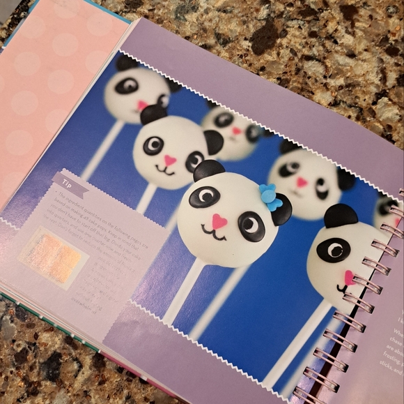 Cake Pops: Tips, Tricks, and Recipes for More Than 40 Irresistible Mini Treats - Picture 4 of 6